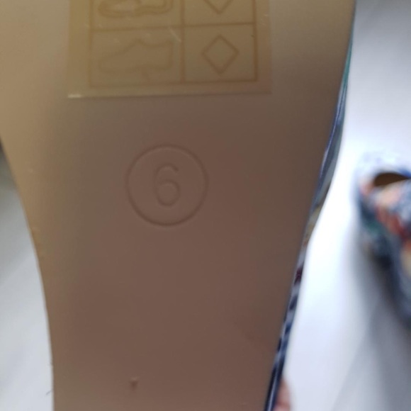 Spring Floral/Animal Print Wedges Size 6 - Picture 2 of 6